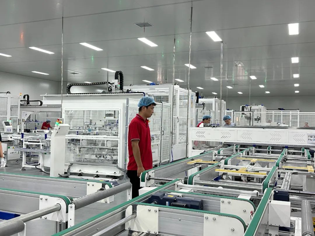 车间工人工作图片